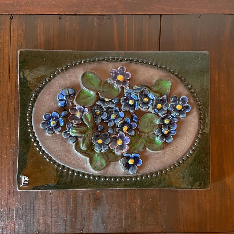 Jie Gantofta 青と紫の花の陶板(大) | 雑貨店hazina