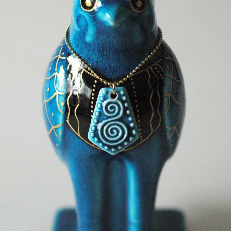 九栄神】青釉オーナメント 「ホルス」 （化粧箱入） | KOBEIGAMA