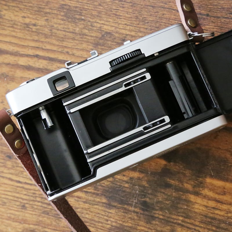 OLYMPUS】 TRIP 35 フィルムカメラ（分解整備済・レッドリザード貼り革