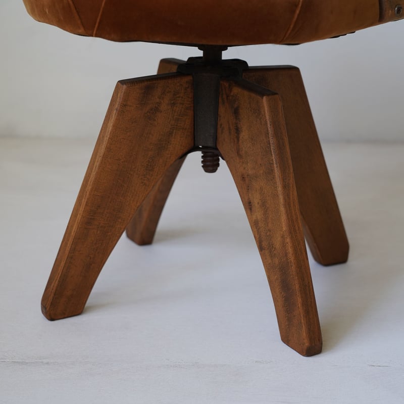 古い木製脚の回転椅子 ドクターチェア / 日本 大正-昭和初期 | tsuchika