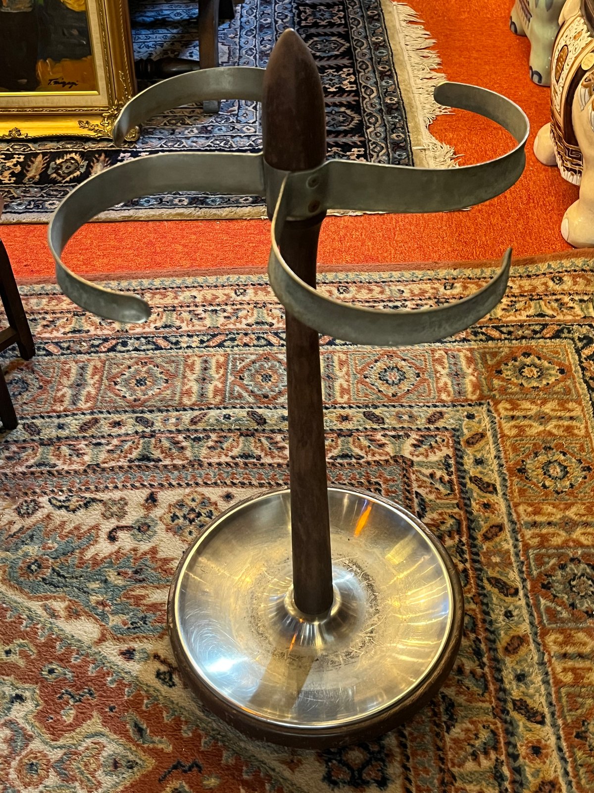 モダンでスタイリッシュ アンティークなユニーク傘立て | アンティーク