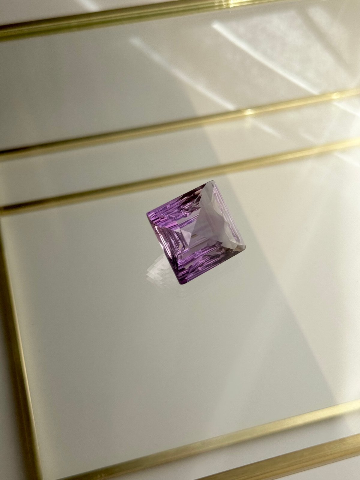 宝石質アメジスト レーザーカット ルース | CREA