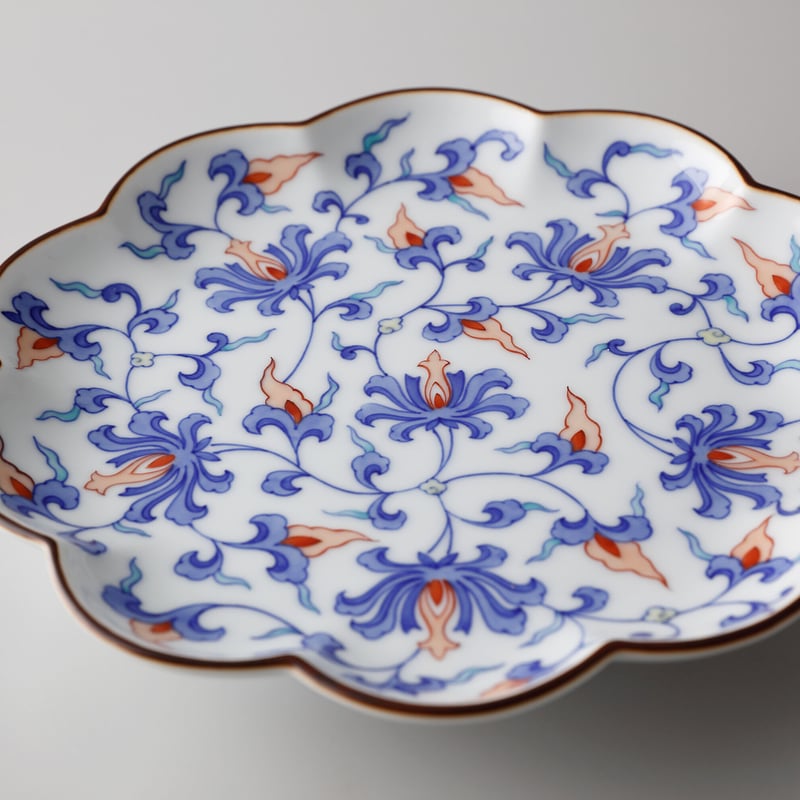 染錦花唐草文輪花皿 | 辻精磁社 つじのくら