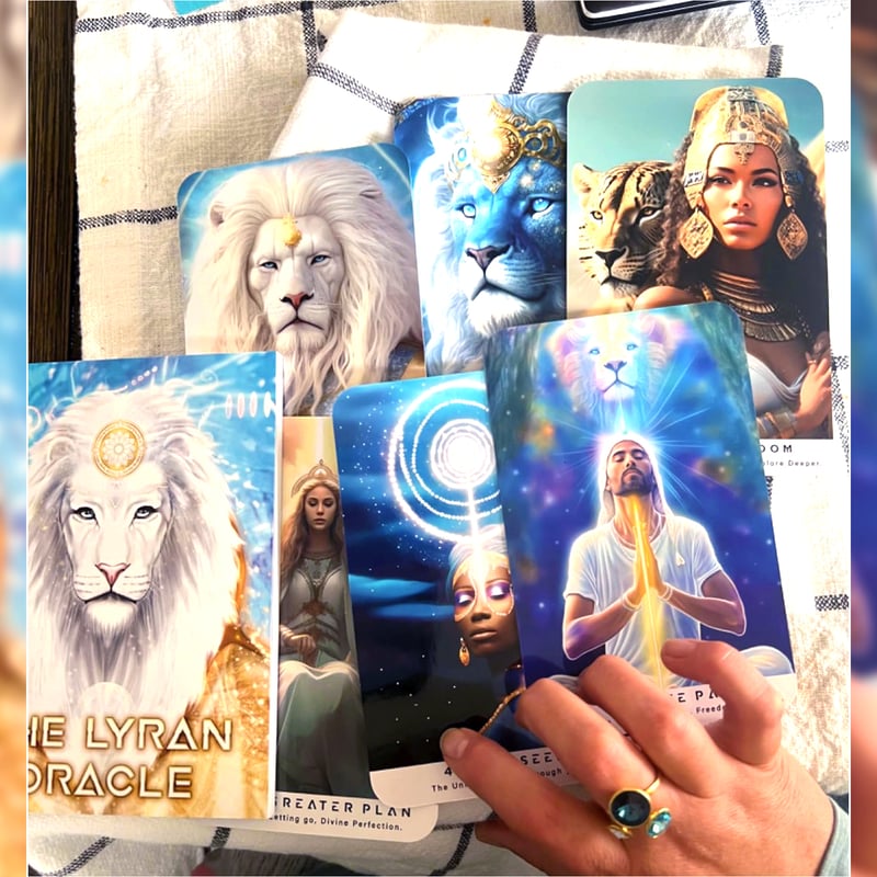 The Lyran Oracle StarSeed Book & Deck【オラクルカード】