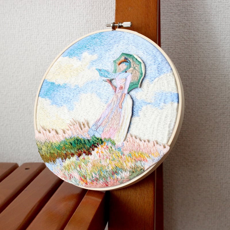 日傘を持つ女の壁掛け刺繍 | ami embroidery