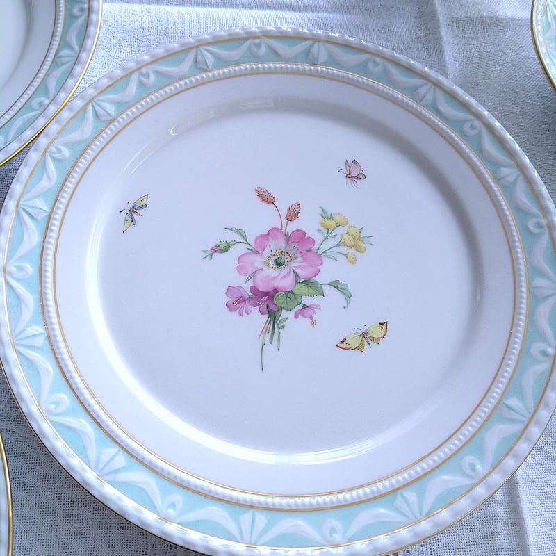 KPMベルリン金彩控えめのKURLANDのカップソーサーとケーキプレート