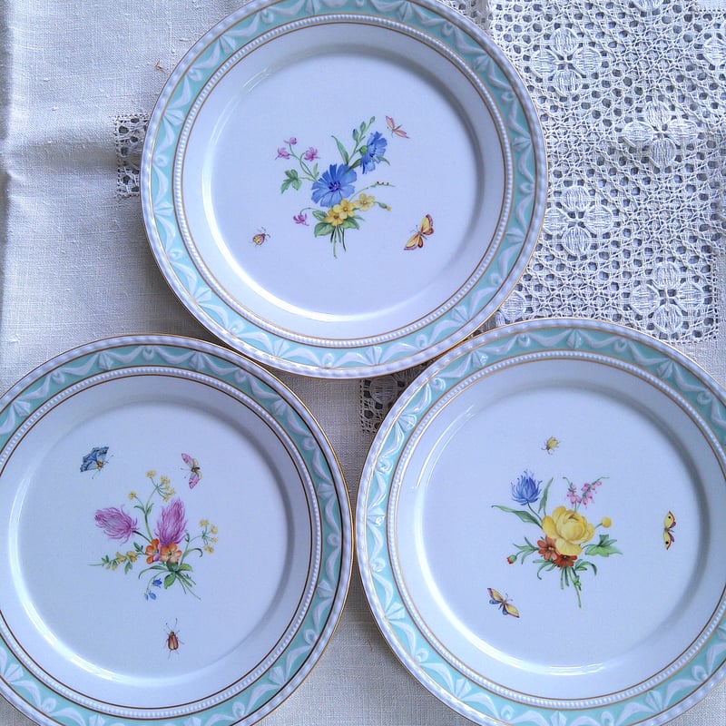 KPMベルリン金彩控えめのKURLANDのカップソーサーとケーキプレート