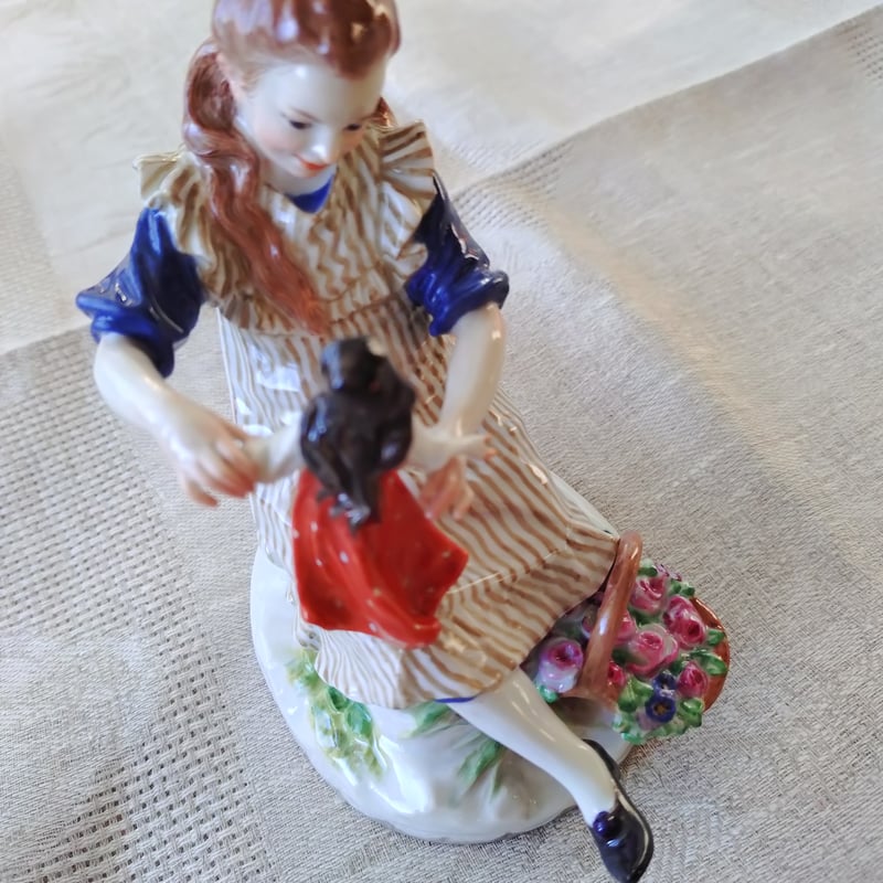 1924年以前MeissenマイセンPaulHelmig原型/人形で遊ぶ女の子のフィギュ