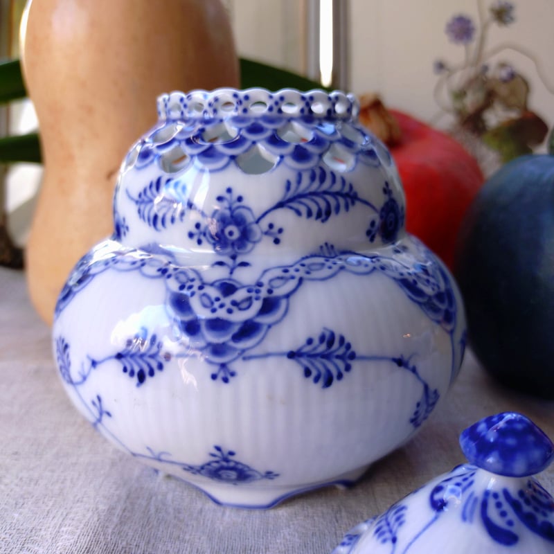 1889-1922年RoyalCopenhagenフルレースのポプリポット蓋付き高さ約15.5