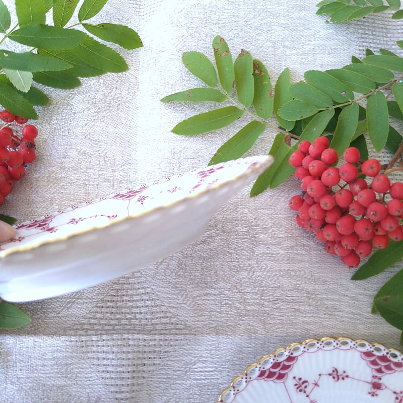 1924～1934年RoyalCopenhagenフルレース金彩バーガンディーの小さな