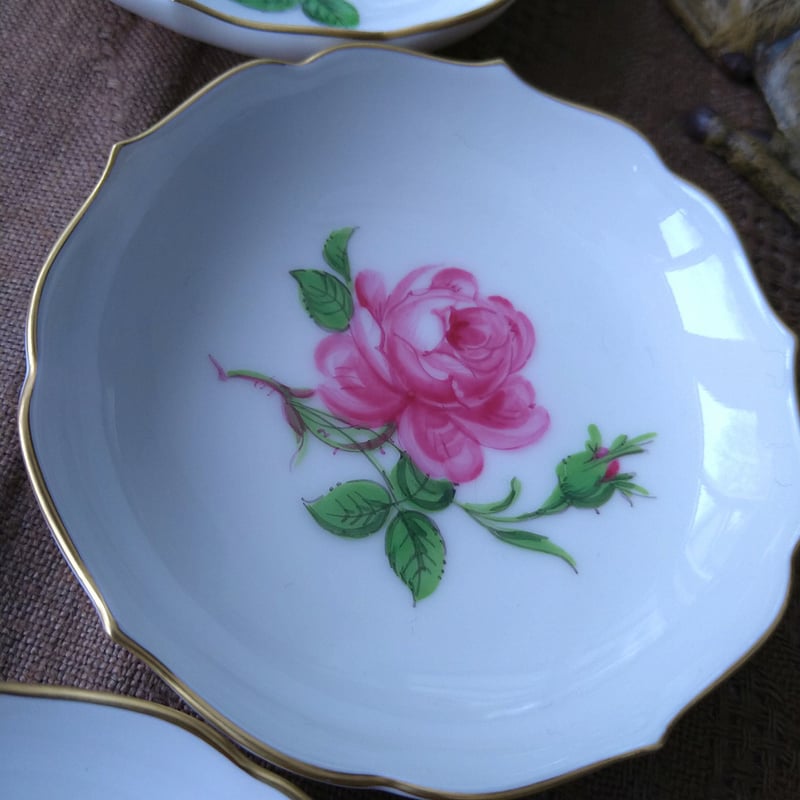 Meissenマイセンピンクのバラのバタープレート直径約8㎝D、高さ約2㎝H
