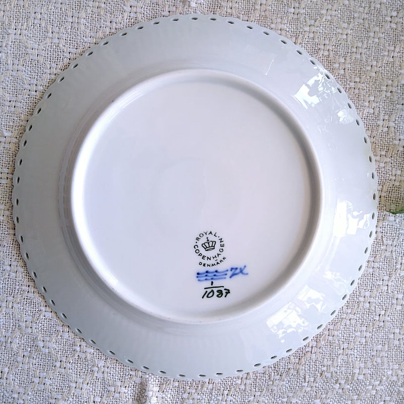 ロイヤルコペンハーゲン・ブルーフルーテッドフルレースのケーキ