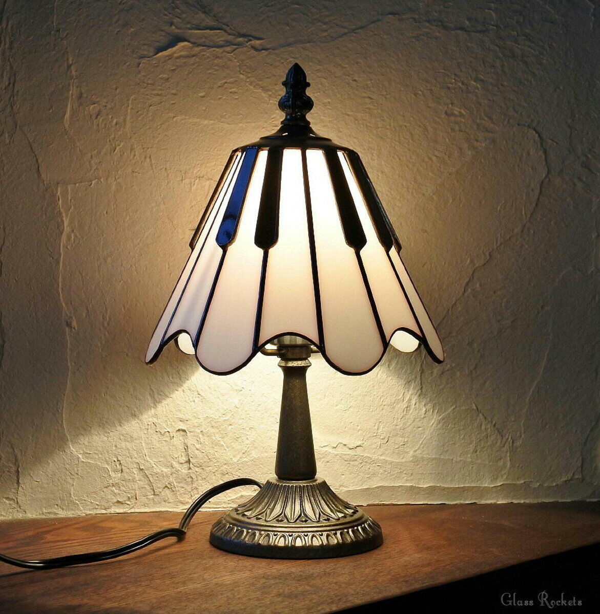 ピアノ モノトーン ステンドグラス ランプ 照明 卓上 スタンド