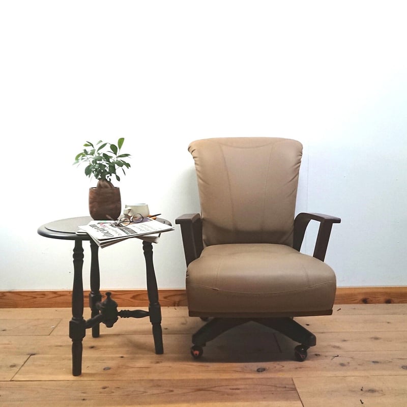 日本製 回転式座面・キャスター付きアームチェア ₌リユース現品・未