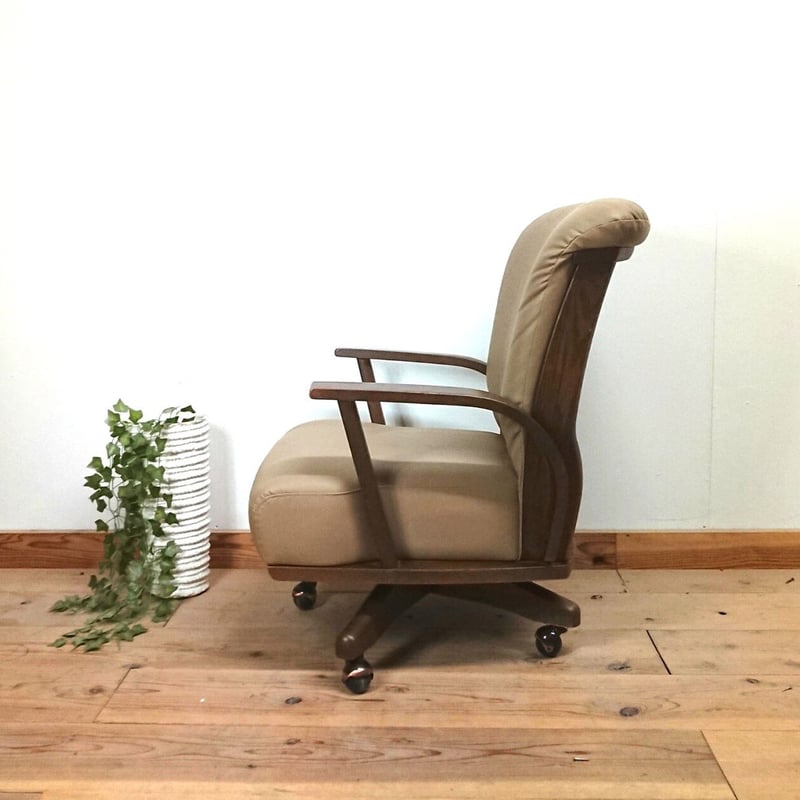 日本製 回転式座面・キャスター付きアームチェア ₌リユース現品・未