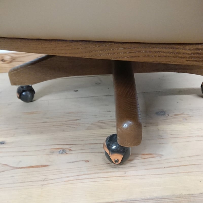 日本製 回転式座面・キャスター付きアームチェア ₌リユース現品・未