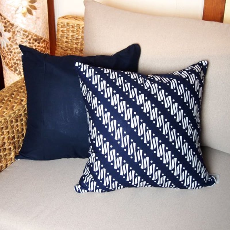 SWEETバティックのクッションカバー ネイビー | インテリアショップPasar