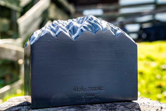 アウトドアで働く人】“名もなき山”を彫り出す、イッカクモザイクのモノ