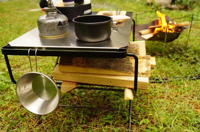 焚き火用テーブルの最適解！？ハングアウトの「ステンレストップ版