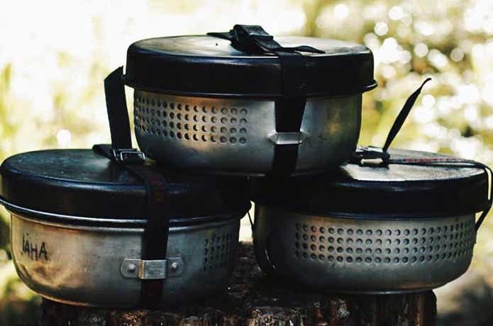 まさにアウトドア道具の機能美。トランギアの名品『ストームクッカー