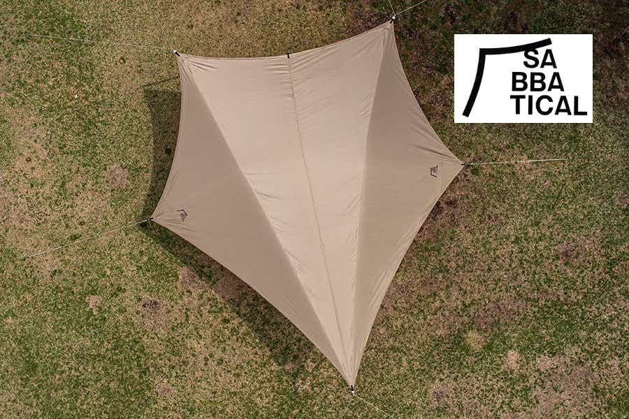 クルマ横付けしやすい」サバティカル新タープ登場。“美しいシルエット