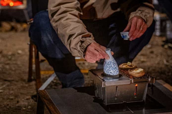 酒飲みキャンパーに刺さる。日本古来のアウトドアギア“燗銅壺”の進化系