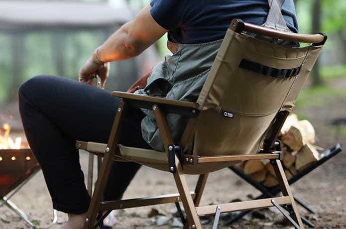 このチェアひと味違います…！『クイックキャンプ』のウッド