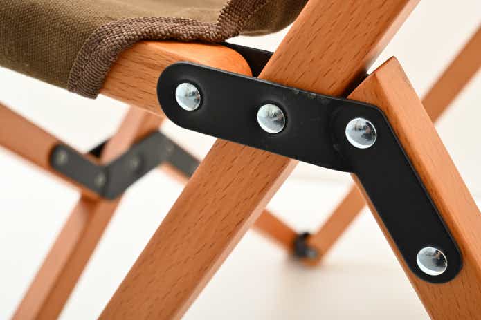 ANOBAの「ひじ掛けつきハイバックチェア」で快適キャンプが叶います