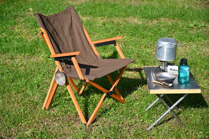 ANOBAの「ひじ掛けつきハイバックチェア」で快適キャンプが叶います