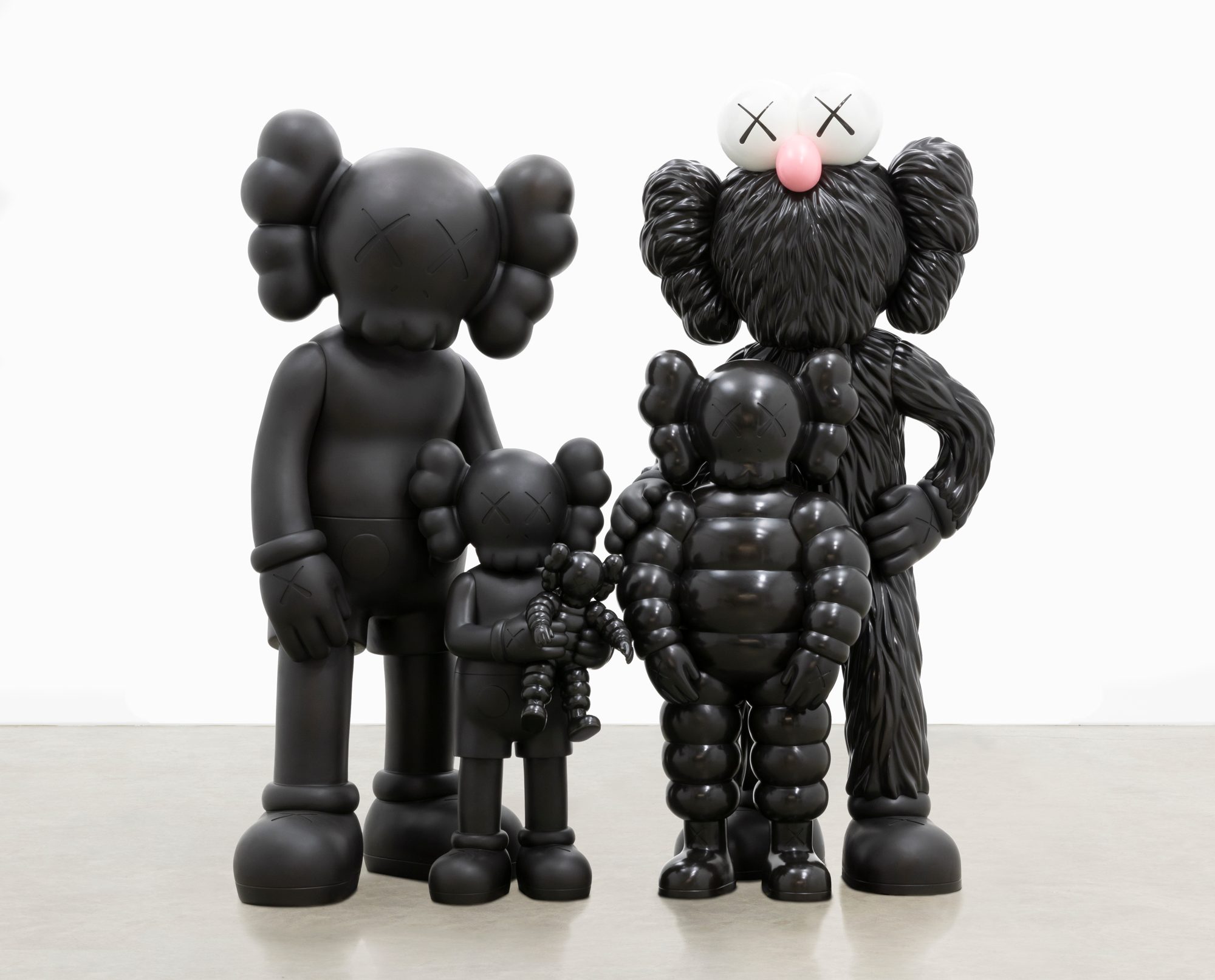 KAWS Behind The Scenes at YSP Guide カウズ KAWS: FAMILY | Crystal