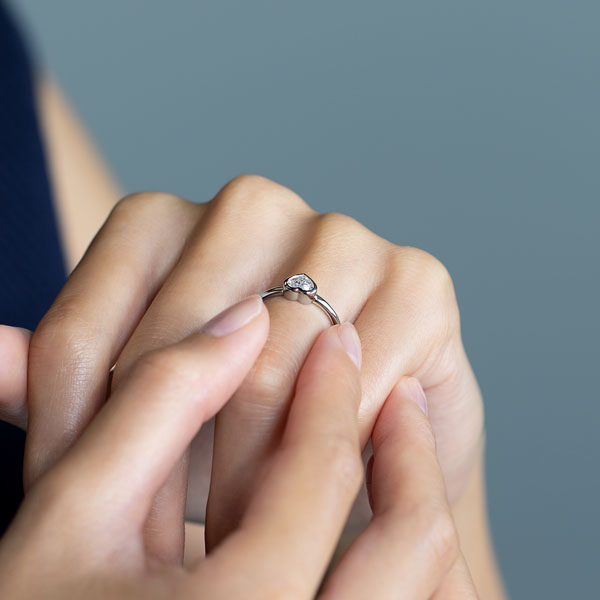 PT950 トランク ハートシェイプ ベゼル リング 0.5ct｜婚約指輪