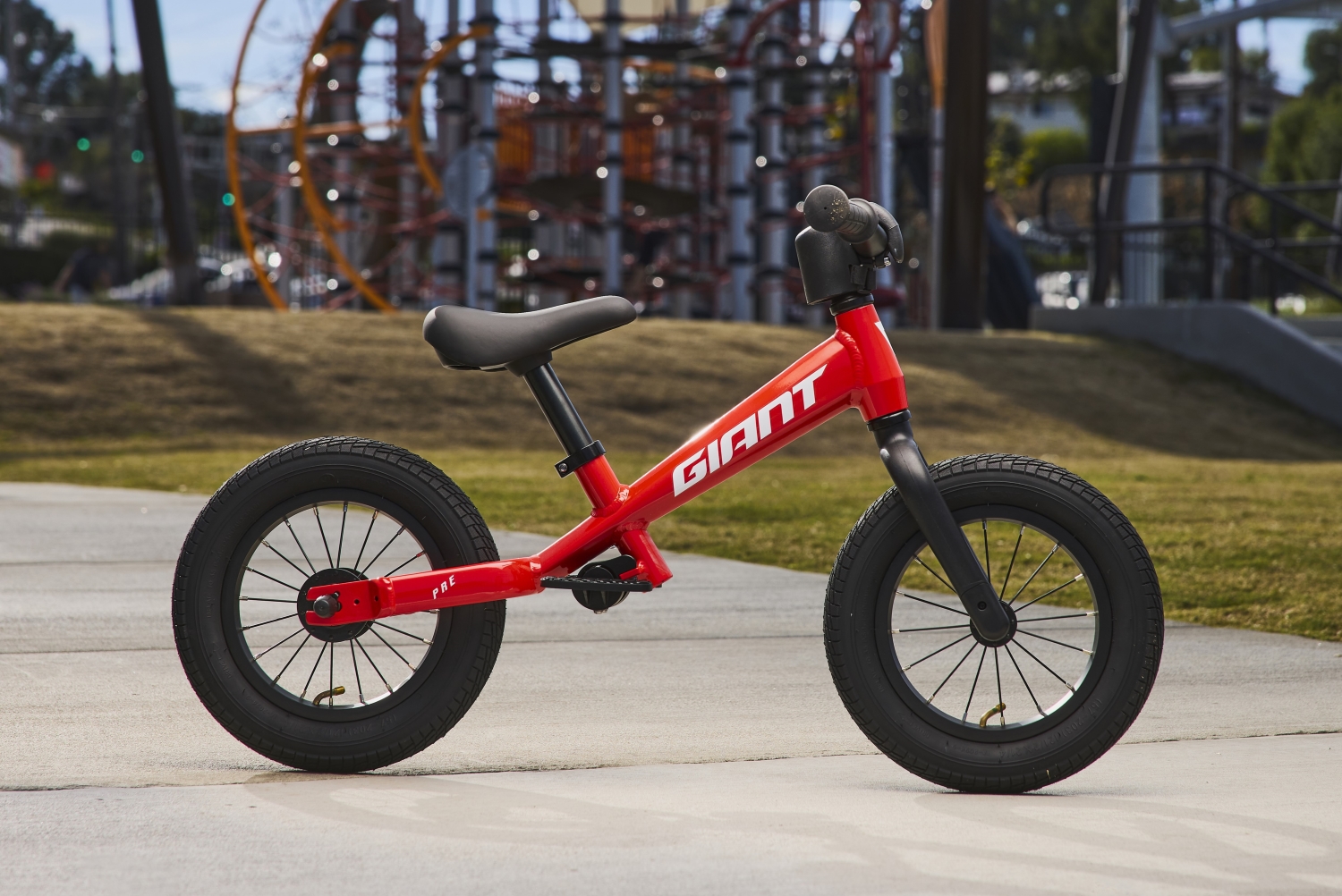 プッシュバイク「PRE PUSH BIKE」のカラー＆グラフィックを一新