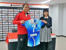 花園近鉄ライナーズ、「未来ジャージコンテスト」受賞のジャージーを