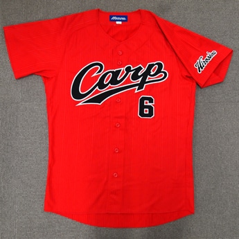 カープが「赤道直火」グッズ－「モロッコの赤」をモチーフにした