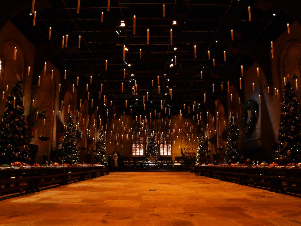 スタジオツアー東京がクリスマス仕様に 大広間に400本のキャンドル