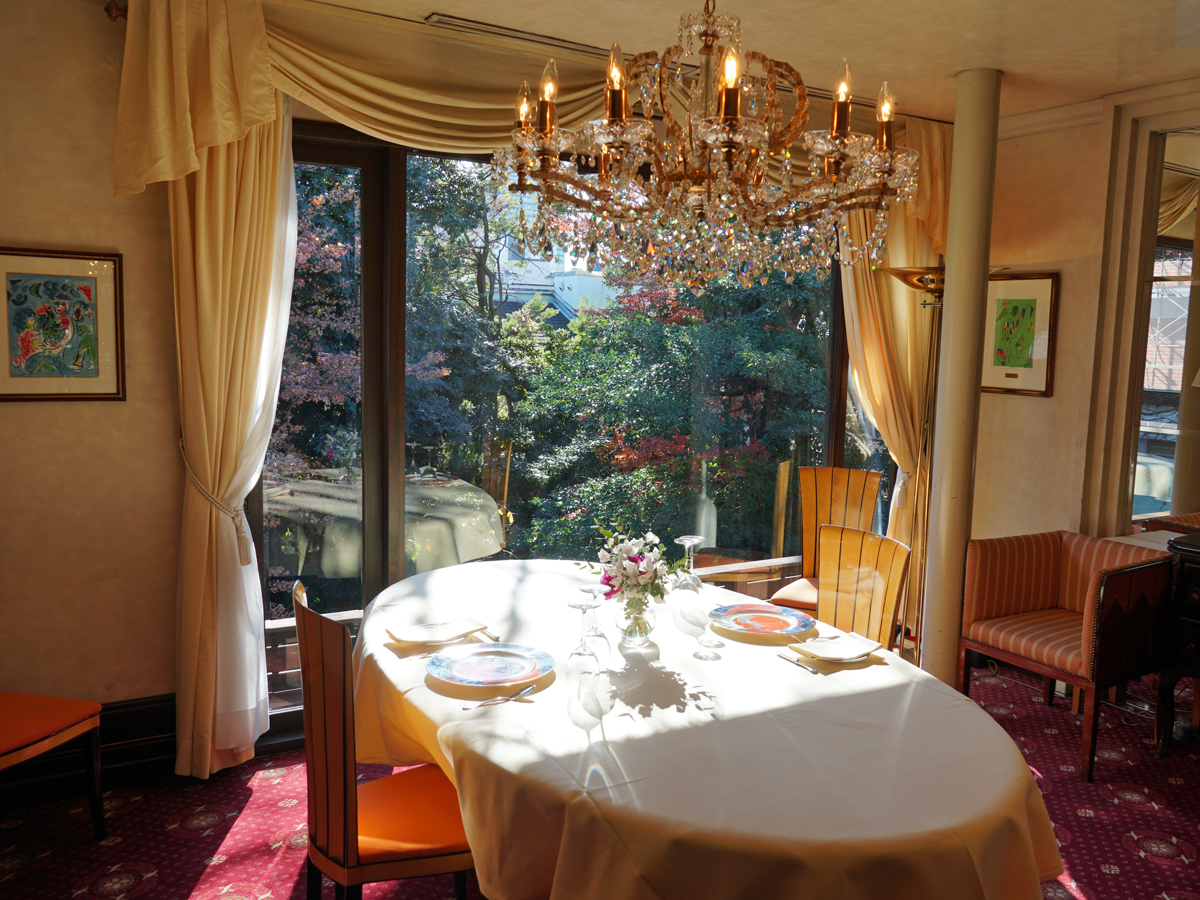 2階の個室「インペリアル・ルーム」＝渋谷の一軒家フレンチ「シェ松尾