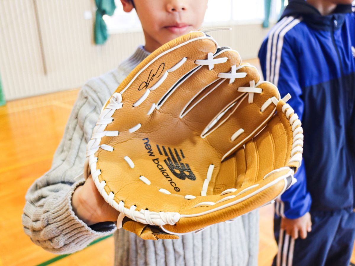 大谷翔平選手のサイン入りグローブ - 伊豆下田経済新聞