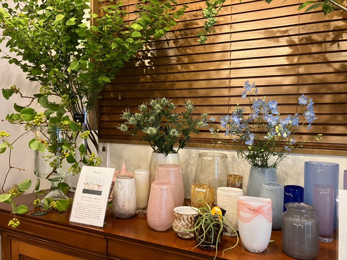フラワーベースブランド「ヘンリー・ディーン」の花瓶 - 品川経済新聞