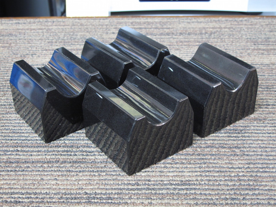 インド黒御影石ケーブルインシュレーター 石匠運慶 - 中古オーディオ