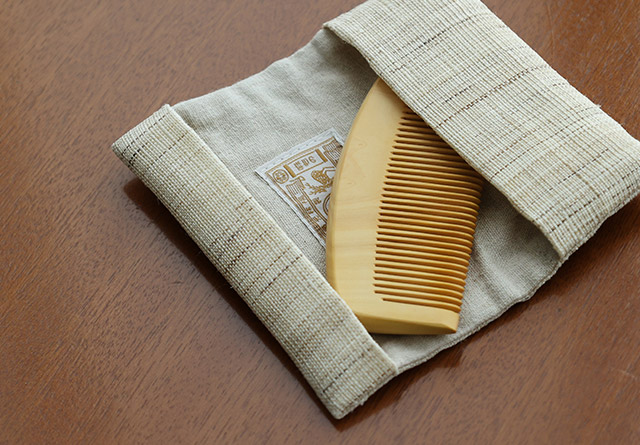 つげ櫛 手織り麻袋入り｜美容と健康｜中川政七商店 公式サイト