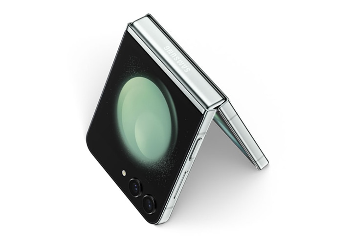 Galaxy Z Flip5 (Graphite, 256GB) | Samsung Business Gulf