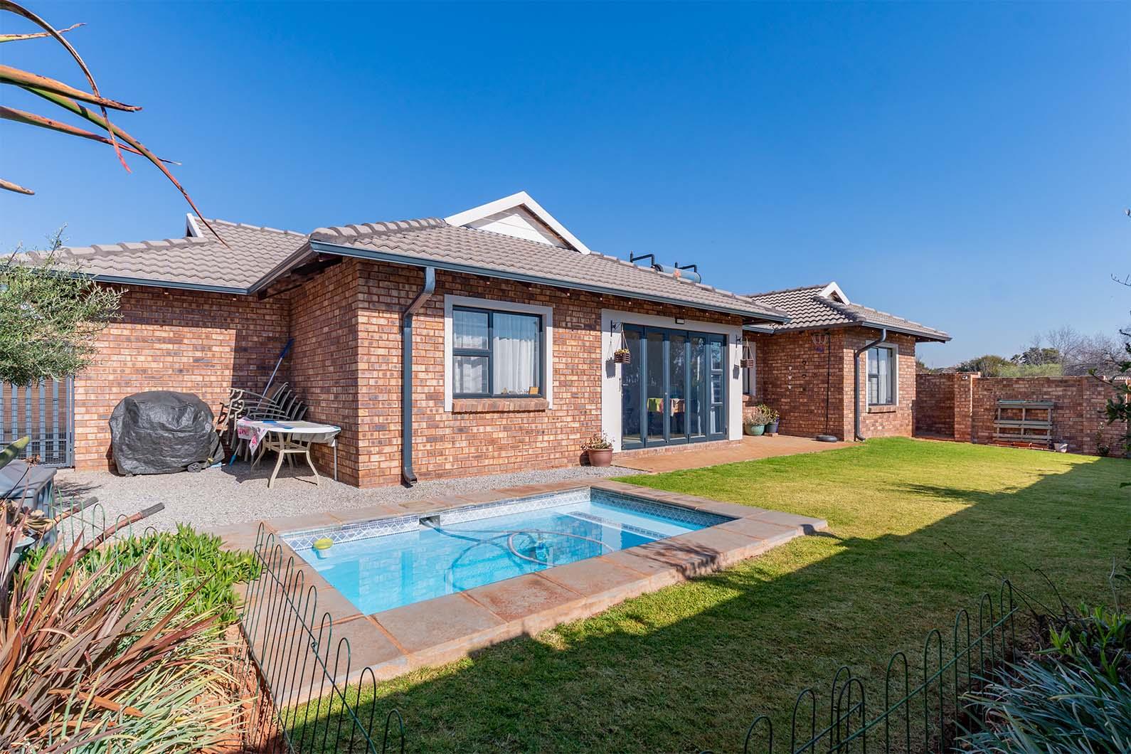 4 Bedroom Cluster for sale in Rynfield | T5150836 | Private Property