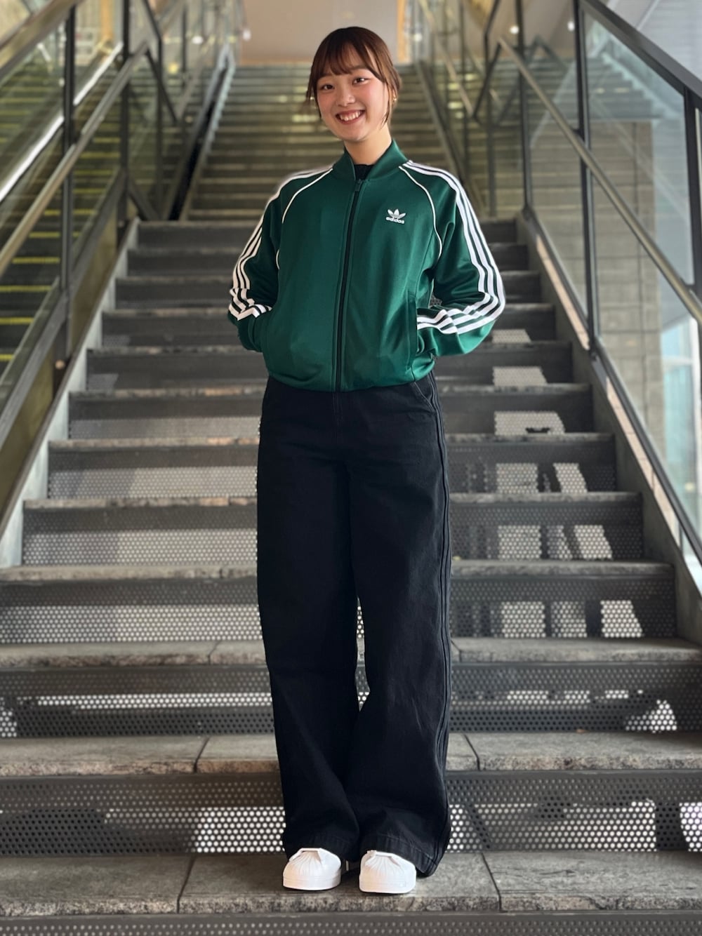 KM(アディダス オリジナルスショップ ラゾーナ川崎プラザ)｜adidasの