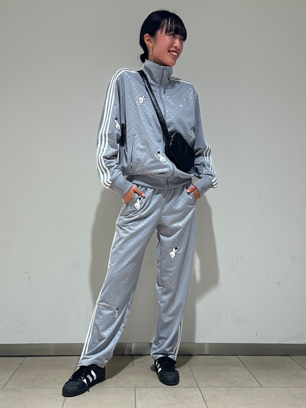 KM(アディダス オリジナルスショップ コクーンシティ さいたま新都心