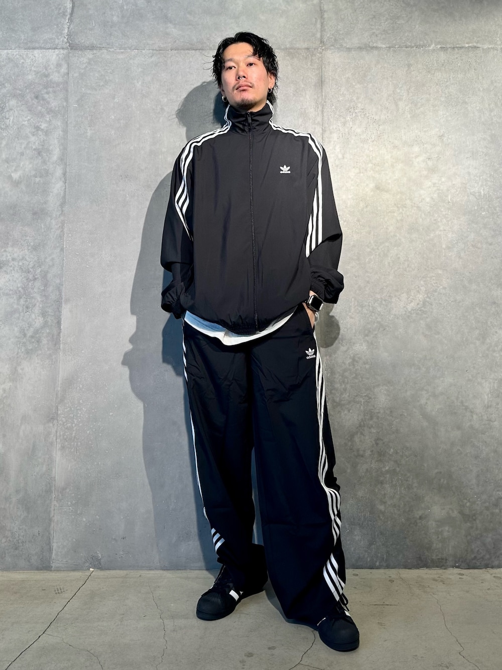 YK(アディダス オリジナルス フラッグシップ ストア 原宿)｜adidasの