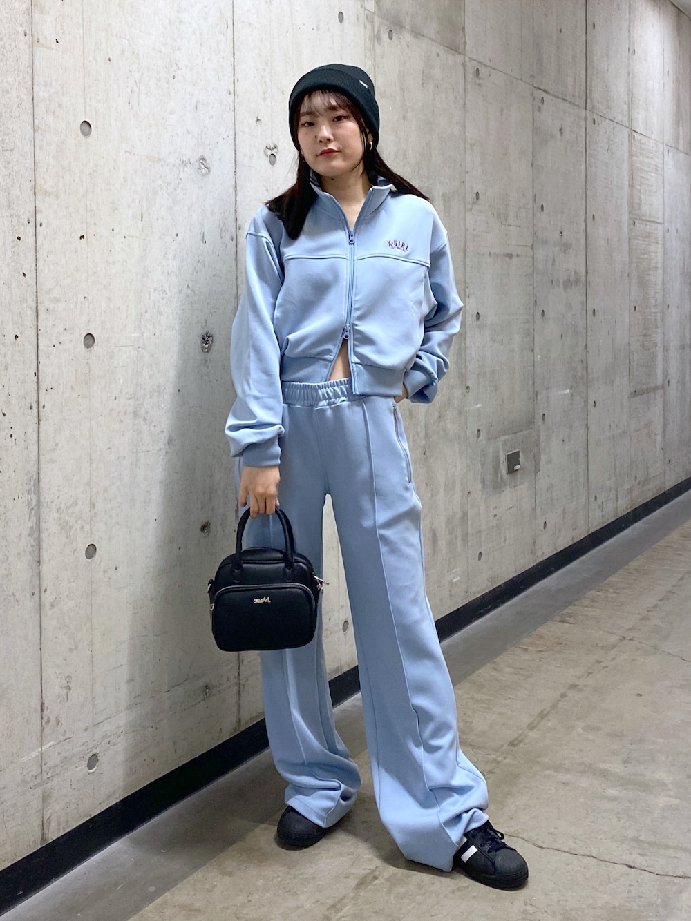 X-girlのジャージを使った「セットアップ」の人気ファッション