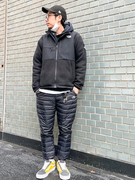 NEW ERAのアイテムを使った「ダウンパンツ」の人気ファッション