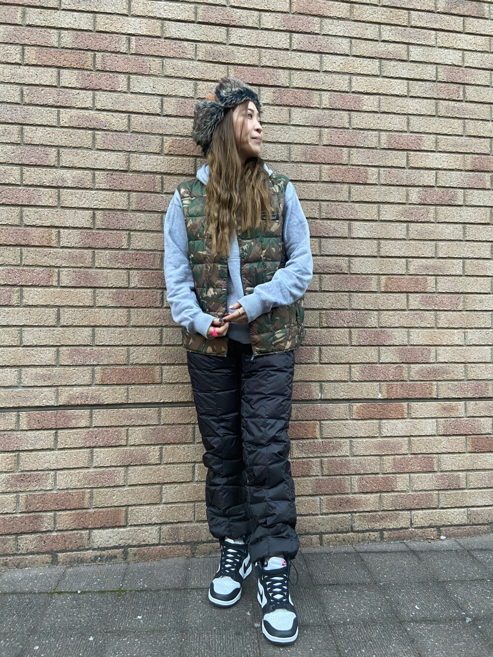 NEW ERAのアイテムを使った「ダウンパンツ」の人気ファッション