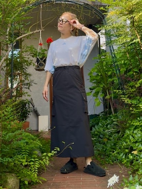 adidasのアイテムを使った「Tシャツ×スカート」の人気ファッション