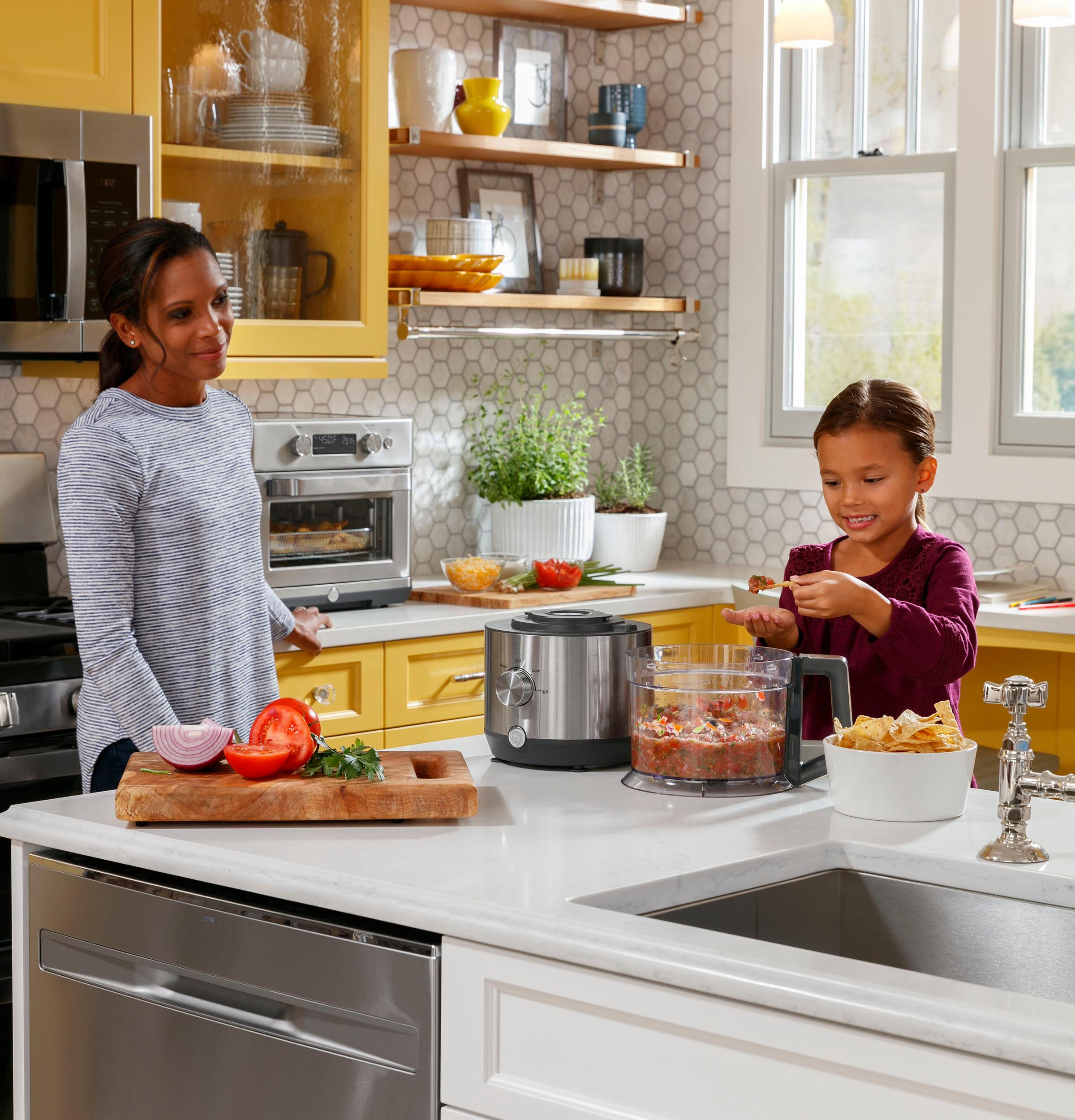 GE APPLIANCES GE 12-Cup Food Processor with Accessories